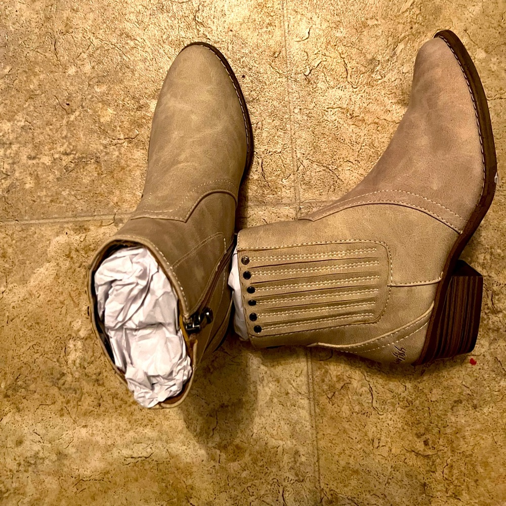 Blowfish Booties